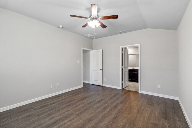 Building Photo - 320 Seclusion Dr