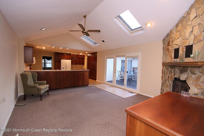 Foto del edificio - 24 Beacon Dr