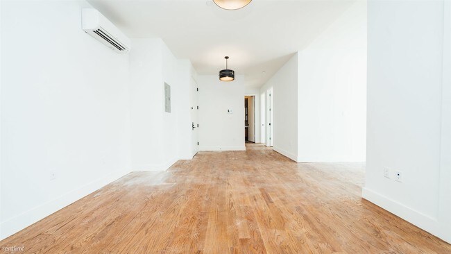 Foto del edificio - 1183 Gates Ave