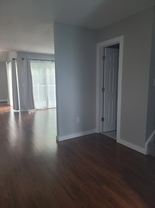 Foto del edificio - 46 Hawthorne Ln
