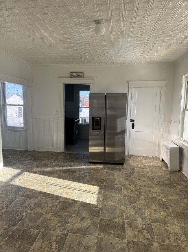 Building Photo - 21 Miller St