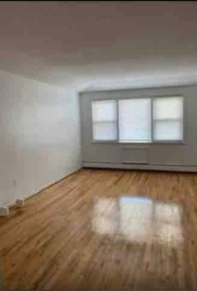 Foto del edificio - 71-61-61170 170th St