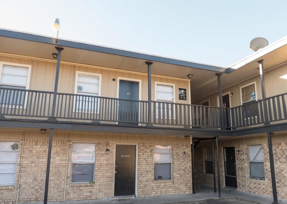 Coral Manor Apartments Texas City, TX