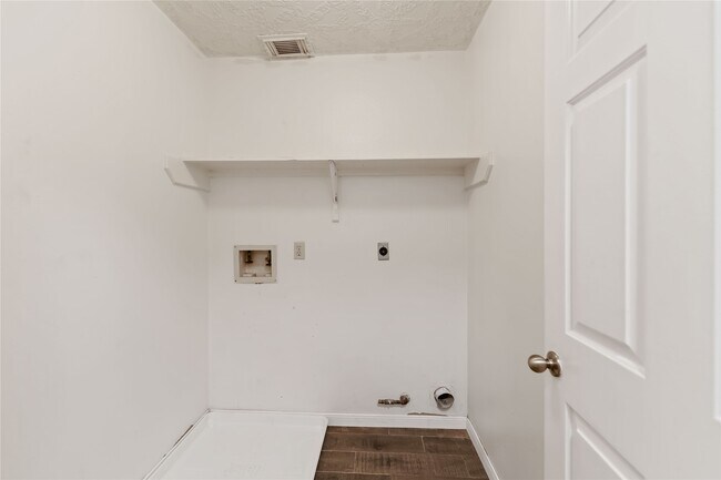 Foto del edificio - 13934 Beckwith Dr