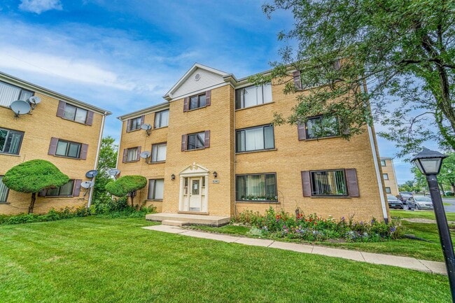 Building Photo - 9340 Hamilton Ct