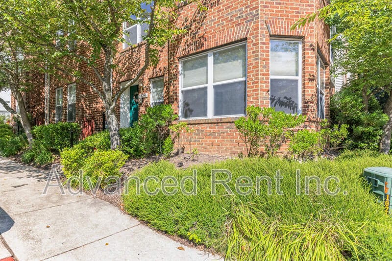 Primary Photo - 10216 Pembroke Grn Pl