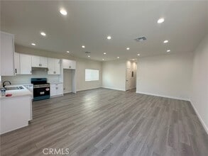 Building Photo - 10060 Pinewood Ave