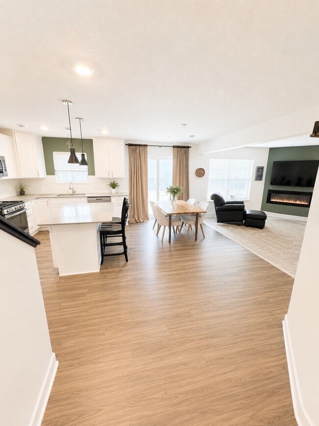 Building Photo - 9484 Bridle Way