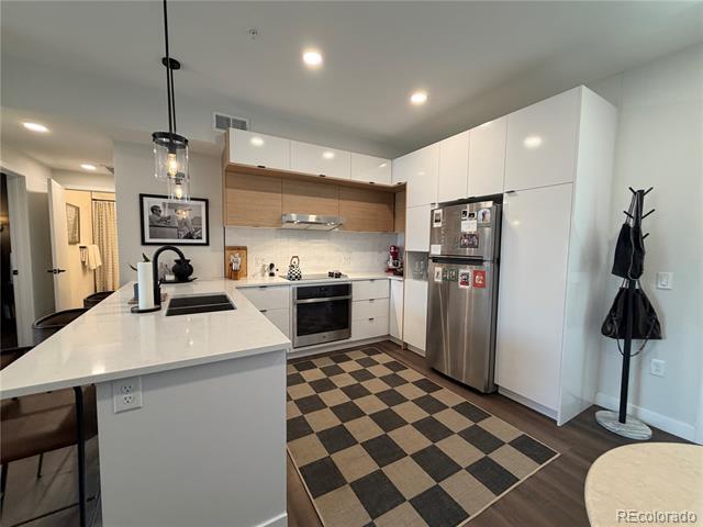 Foto del edificio - 2120 N Downing St