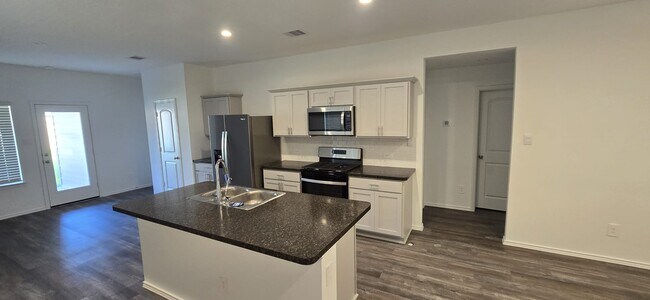 Foto del edificio - 24330 Saddlestone Green Dr
