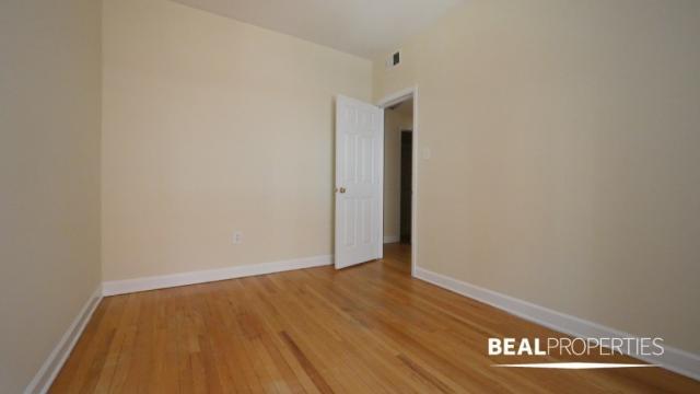 Building Photo - 1 bedroom in CHICAGO IL 60657