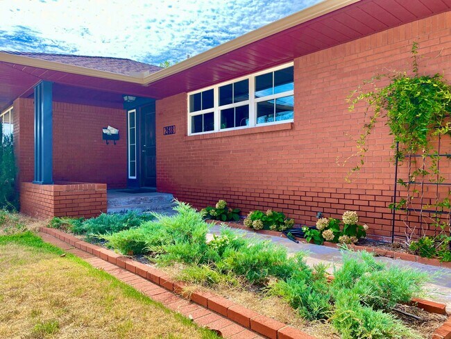 Photo - Gorgeous 2 Bed, 2 Bath with Flex Room in N... House