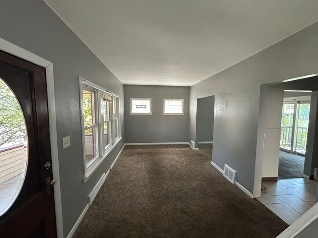 Building Photo - 2 bed 1 bath single family in Garfield