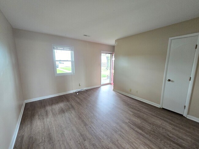 Foto del edificio - 3400 Taylorsville Rd
