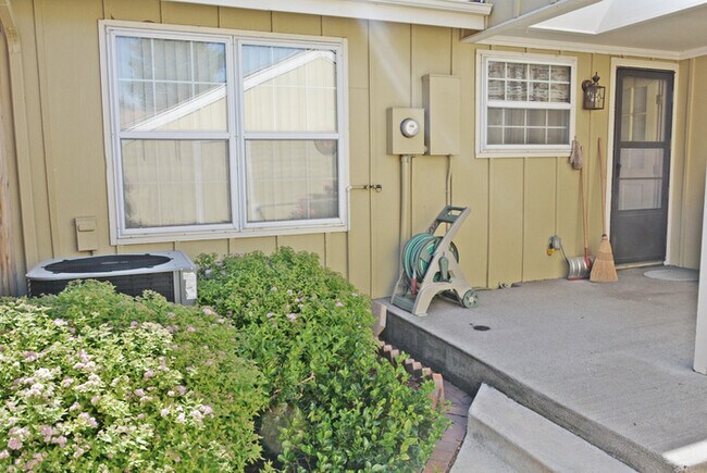 Foto del edificio - Town Home