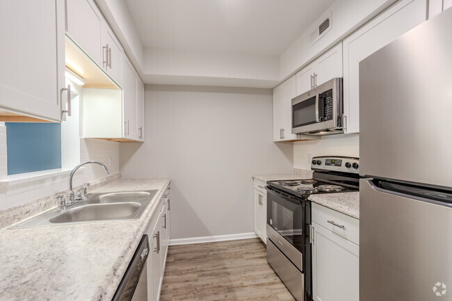 3BR, 2BA - 990SF- Kitchen - Harbour Ridge