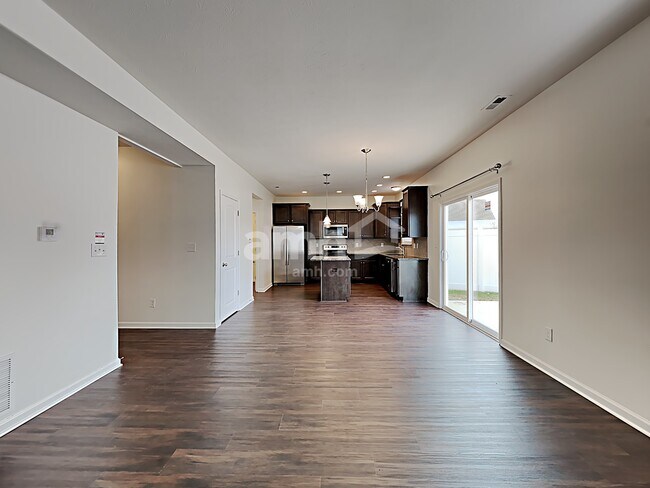 Building Photo - 8720 Hemingway Dr