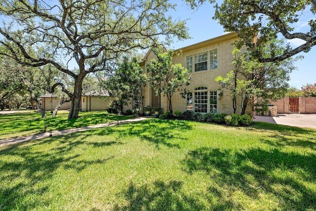Foto del edificio - 1207 Lakeway Dr