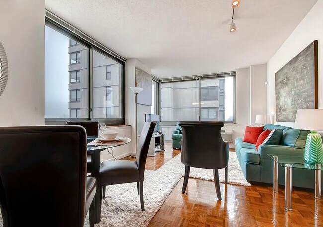 Foto del edificio - 48 Washington Blvd