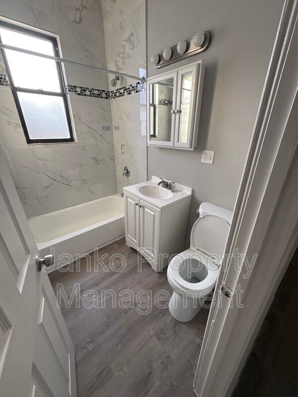 Foto del edificio - 7314 S Kenwood Ave