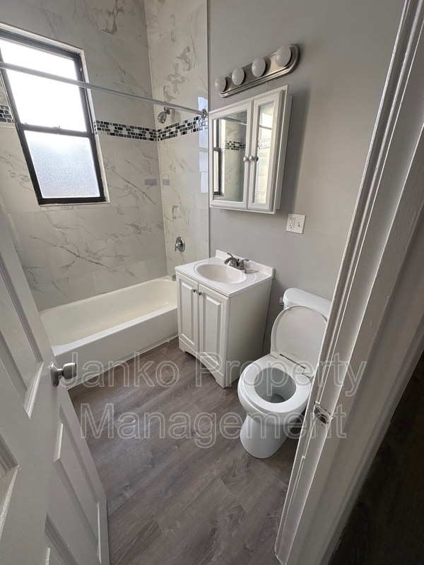 Building Photo - 7314 S Kenwood Ave