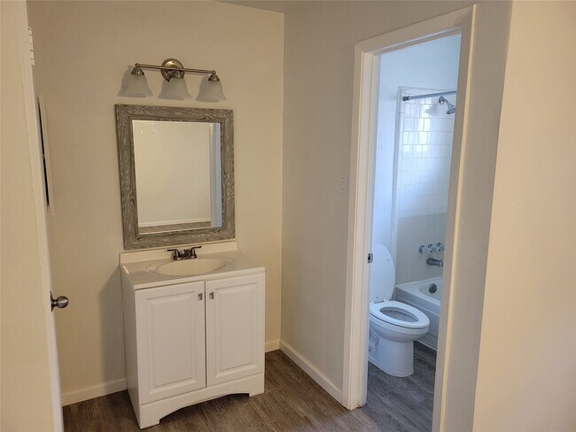 Foto del edificio - 3527 Almondwood Dr