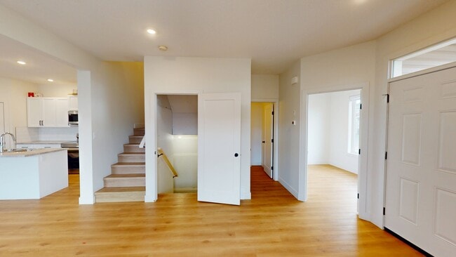 Building Photo - 10321 B-103149 149 Ave