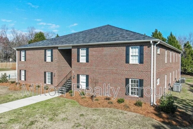 Building Photo - 44 Fantasy Ln