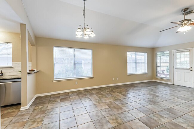 Foto del edificio - 10926 Waterview Cir