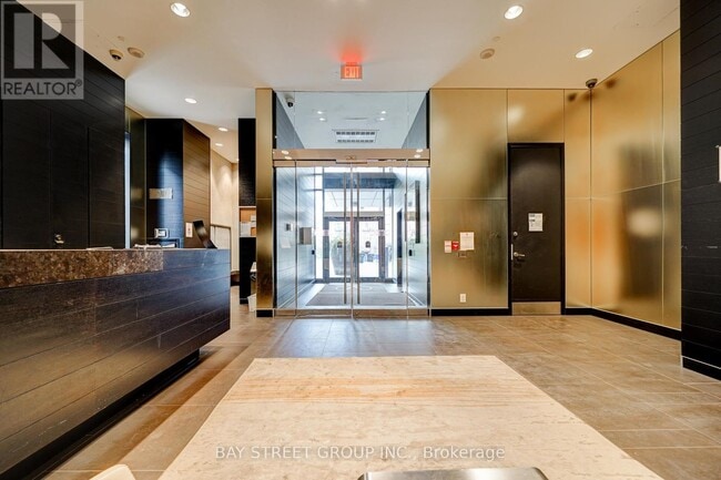 Photo du bâtiment - 478-478 King St W