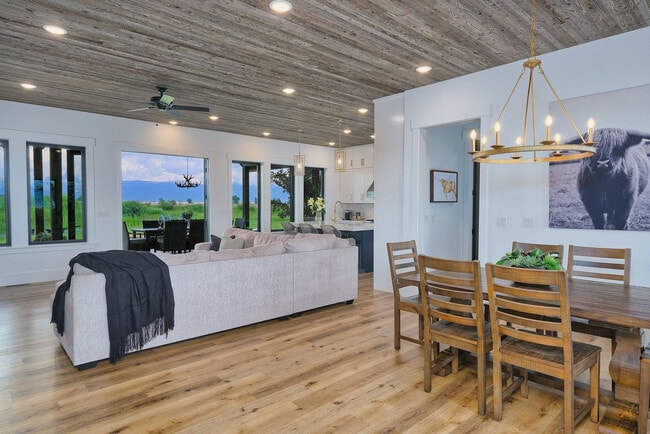 Foto del edificio - 4742 Heads Up Rd