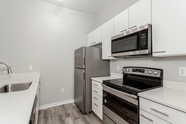 Building Photo - 1 Bedroom, 1 Bath Condo!