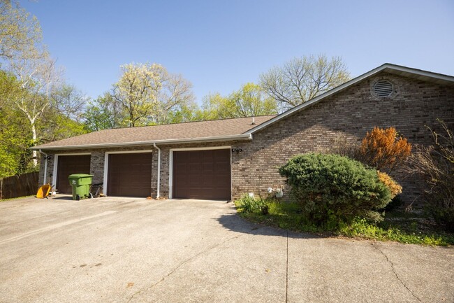 Building Photo - City of Maryville 37803 - 3 bedroom, 2 bat...