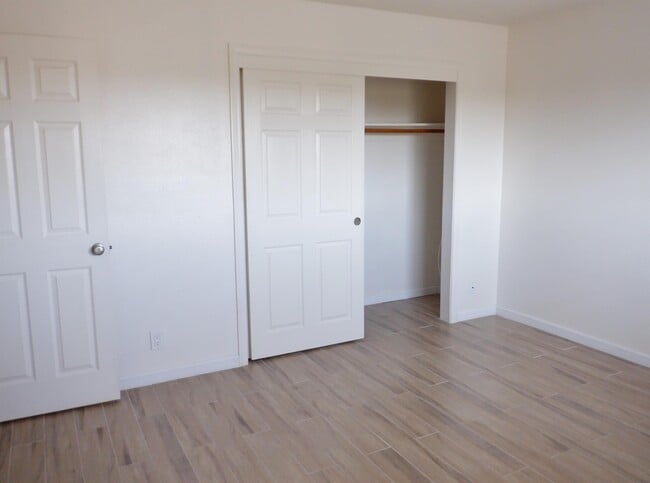 Building Photo - Skyview Apartments