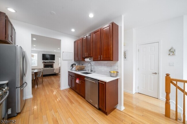 Foto del edificio - 593 Hartford Dr