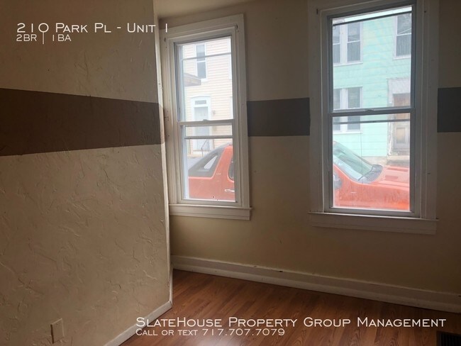 Foto del edificio - First floor two bedroom with fenced in yard