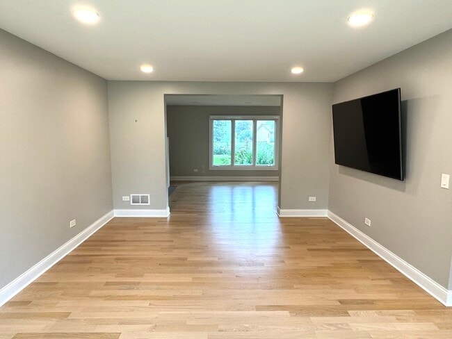 Building Photo - 1019 Thunderbird Ln