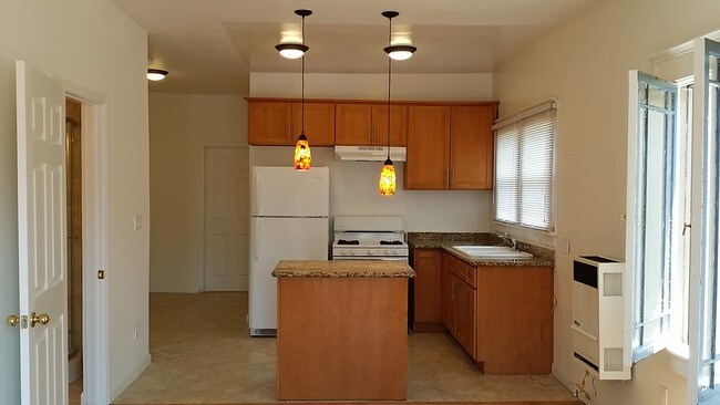 Building Photo - 3742 Maple Ave