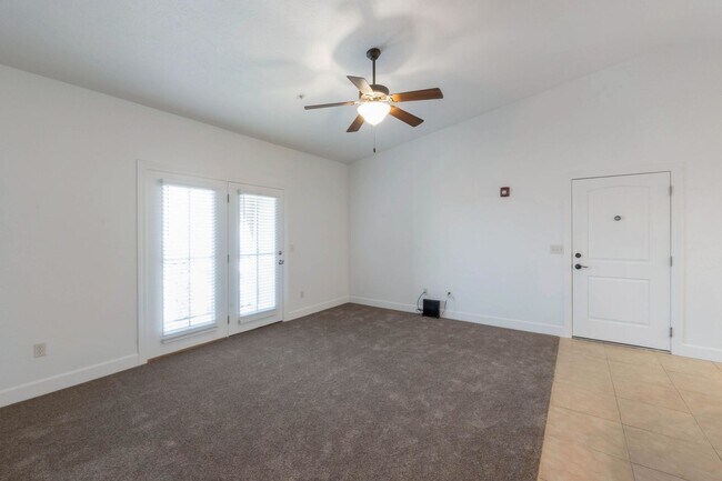 Foto del edificio - Beautiful 3 Bedroom 2 Bath Condo in Torino Village in North Orem