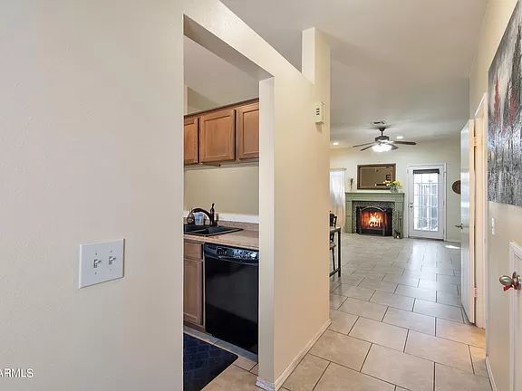 Puerta principal entrando - 18814 N 33rd Dr