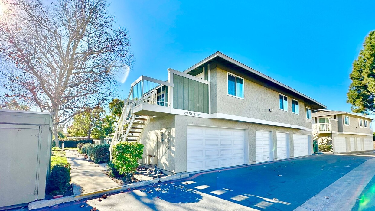 Primary Photo - Beautifully Updated & Remodeled Upstairs C...