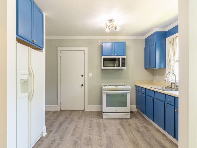 Foto del edificio - $400 Off first month rent.  Newly renovate...