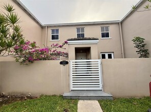 Building Photo - 5460 SW 70th Pl N