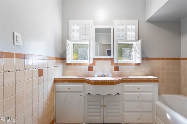 Foto del edificio - 4 br, 1.5 bath House - 2680 Lorain Rd