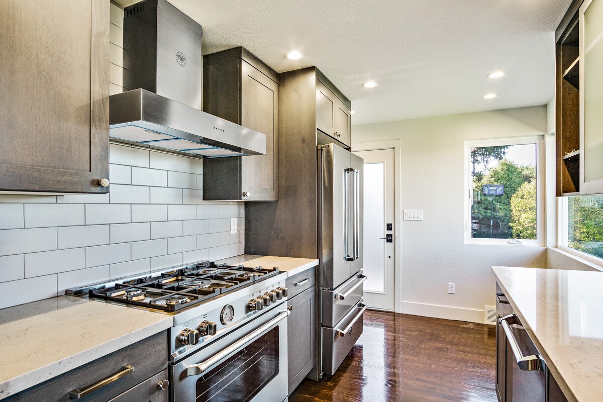 Primary Photo - 3215 56th Ave SW
