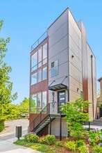 Building Photo - 2409 E Thomas St