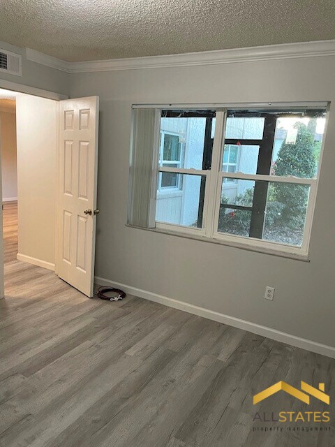 Building Photo - 67 Windtree Ln
