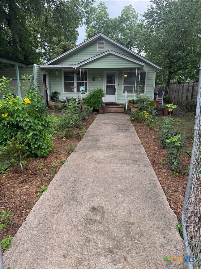 Foto del edificio - 1705 Holly St