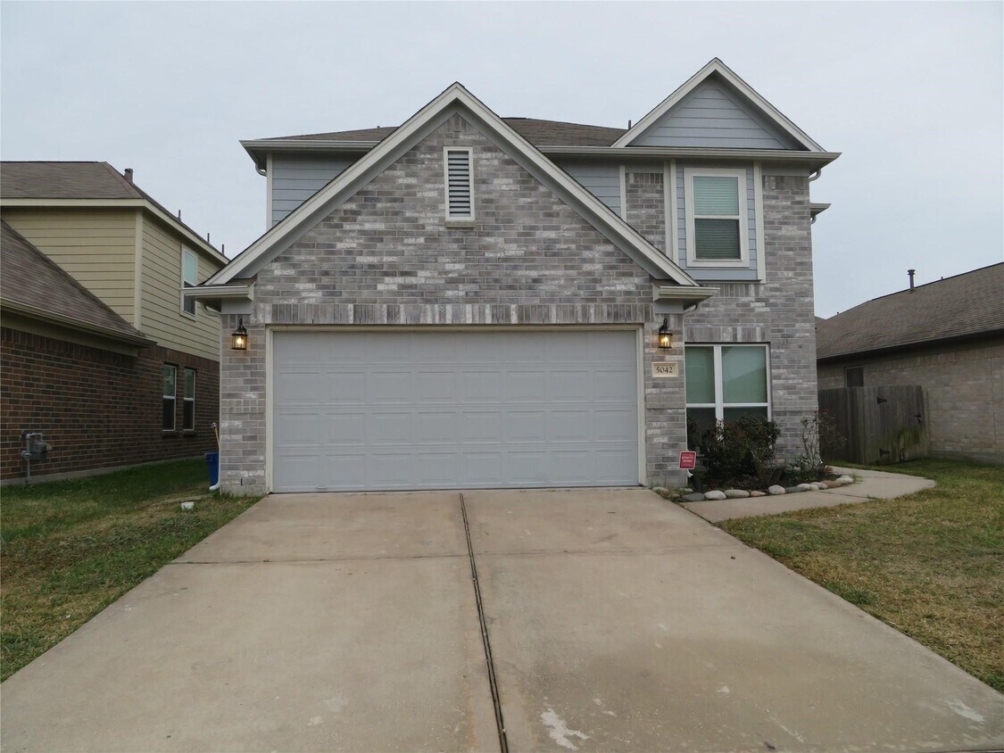 Foto principal - 5042 Blue Spruce Hill St