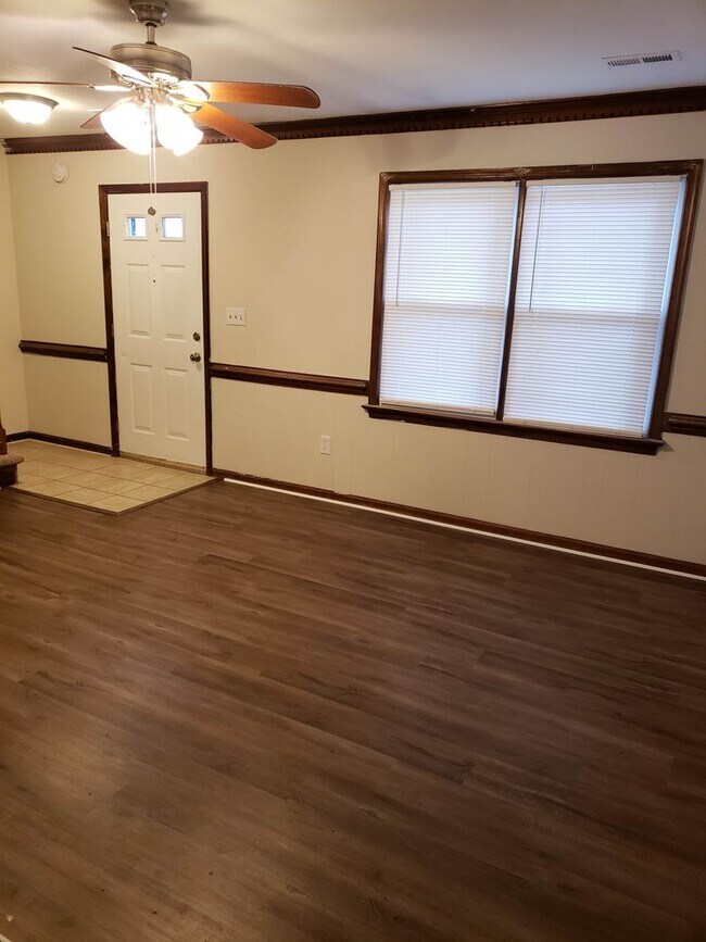 Foto del edificio - Lovely 3 bedroom Townhouse Available